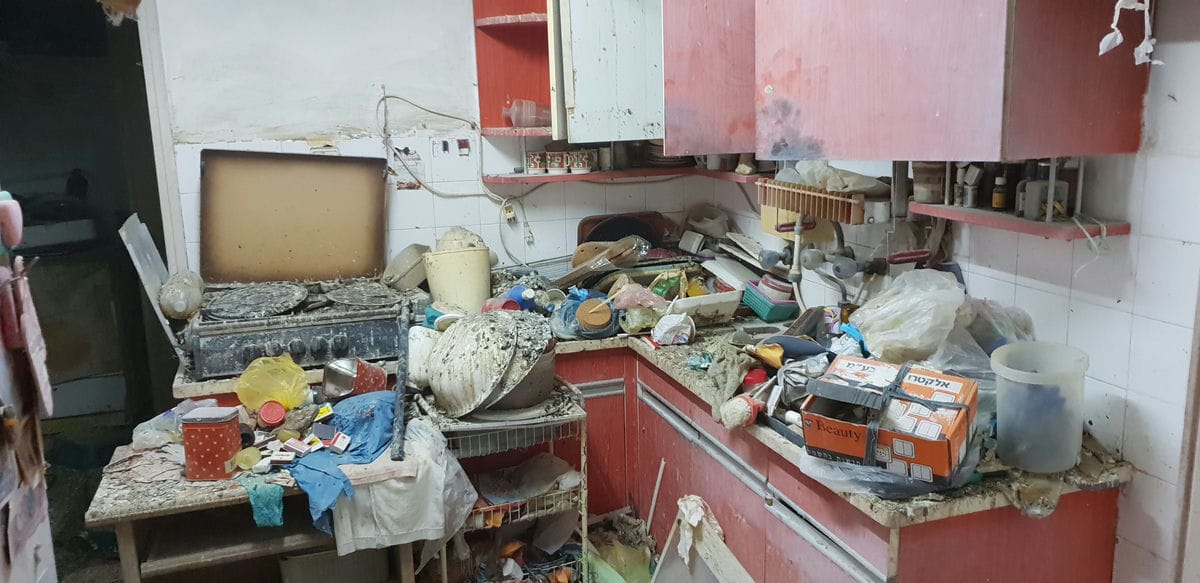 פינוי דירה עמוסה בזבל ביתי מעורב - עשה זאת בעצמך
